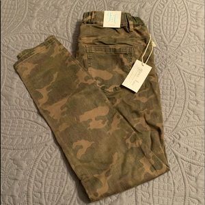 Grace & Lace Camo Jegging NWT sSize XL